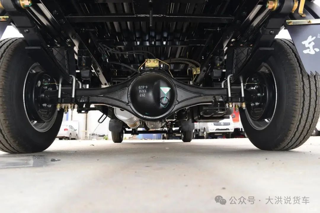 东风 小霸王W08 1.3L 91马力 汽油 2.21米双排栏板小卡(后单胎)(EQ1036D60Q4A)底盘