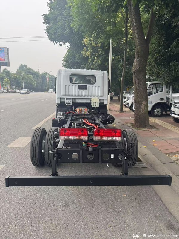 四川东风货车专卖详解东风途逸T6柴油2.3L后双排轻卡的详细参数(图9)